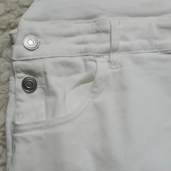 Entro Distressed White Denim Overall Shorts - Picture 4 of 12